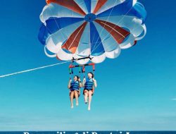 Parasailing di Pantai Anyer Banten