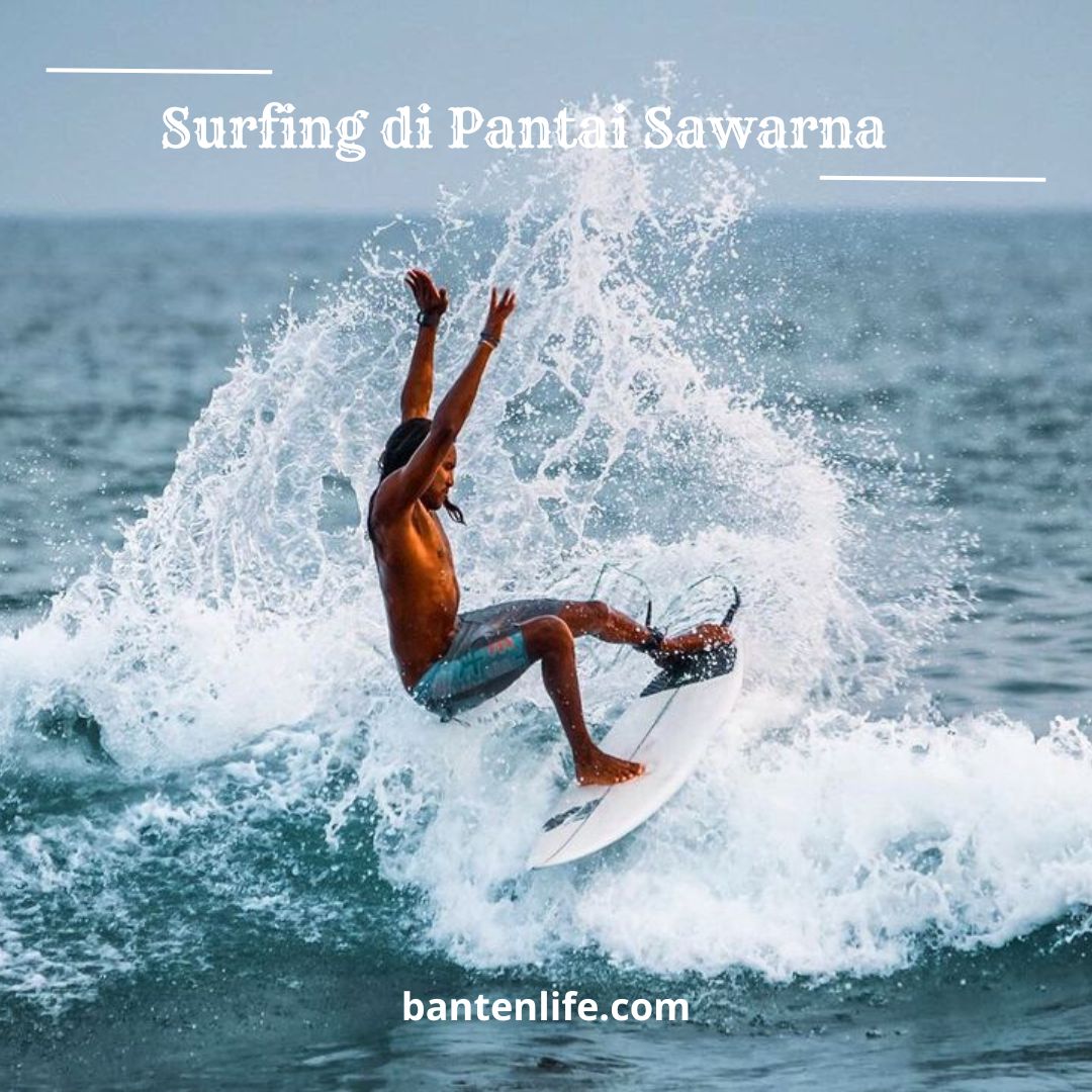 Surfing di Pantai Sawarna