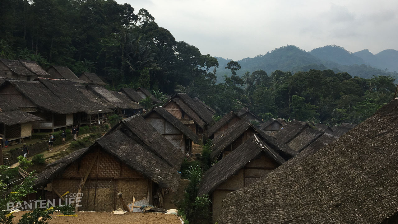 Tradisi Kehidupan Suku Baduy Harmoni dengan Alam dan Kearifan Lokal