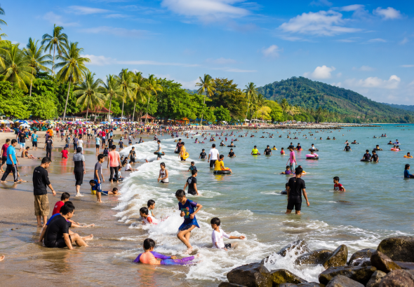 Wisata Anyer Banten Tetap Ramai